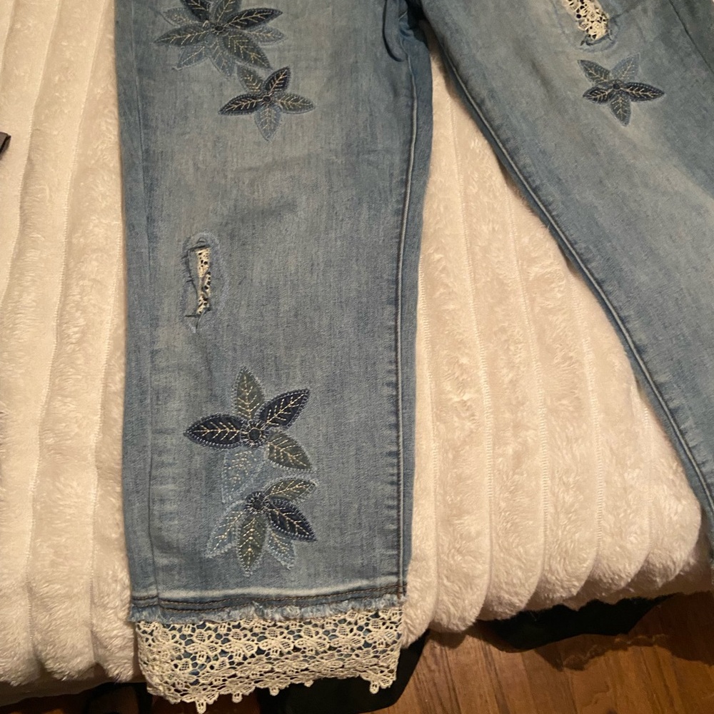 Coldwater Creek Light Blue Embroidered Straight-Leg Jeans - Picture 4 of 4